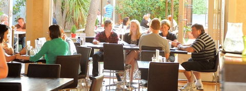 Oscar's Hotel & Cafe Bar - Accommodation 4U 3