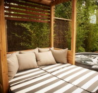 Lake House - Accommodation 4U