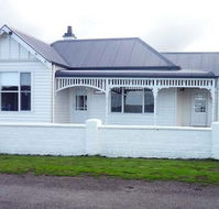 Calgary House  Cottage Accommodation - Accommodation 4U