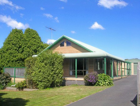 Black Dolphin Seaside Cottage - Accommodation 4U 0