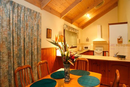 Black Dolphin Seaside Cottage - Accommodation 4U 4