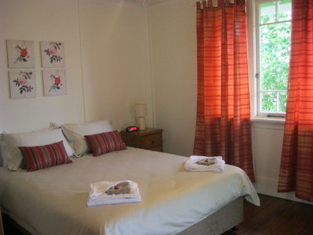 Blooms Cottage - Accommodation 4U 2