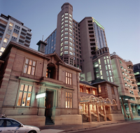 Carlton Crest Hotel - Accommodation 4U