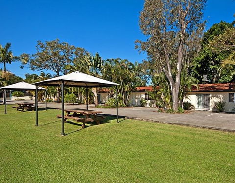 Dolphins Motel - Accommodation 4U 1
