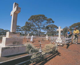 Old Pioneer Cemetery Coolgardie - Accommodation 4U 0