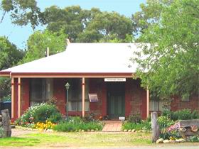 Stacey Studio Gallery & Almond Grove B&B - Accommodation 4U 0