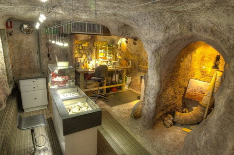 Unique Opal And Diamond Mine  - The Underground Opal Mine - Accommodation 4U 1