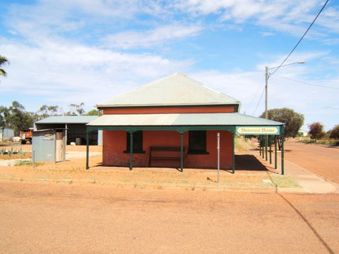 Leahy Historical House - Accommodation 4U 5