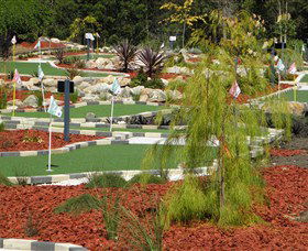 18 Hole Mini Golf - Club Husky - Accommodation 4U 0