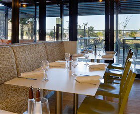 Curve Cafe + Bar - Accommodation 4U 0