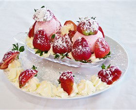 The Big Strawberry - Accommodation 4U 3