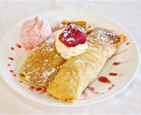 The Big Strawberry - Accommodation 4U 4