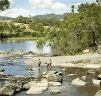 Polly McQuinns - Accommodation 4U