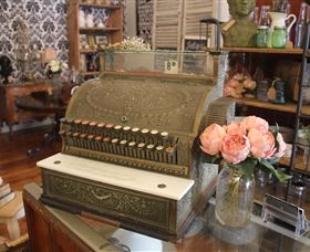 Peachtree Antiques - Accommodation 4U 8