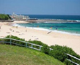 Newcastle Beach - Accommodation 4U 1