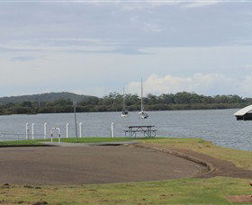 Laurieton Riverside Seafoods - Accommodation 4U 2