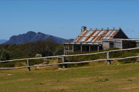 Australis 4WD Adventures - Accommodation 4U 3