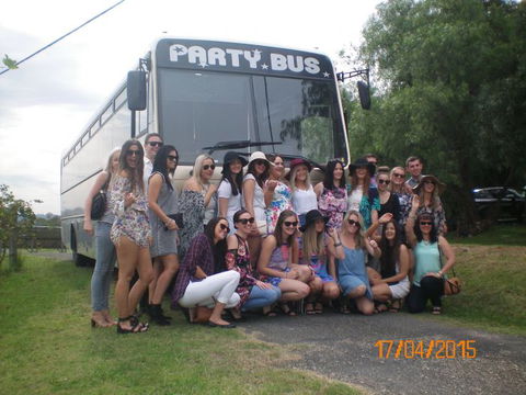 R & R Bus And Leisure Hire - Accommodation 4U 0