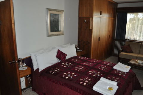 Sages Haus Bed And Breakfast - Accommodation 4U 5