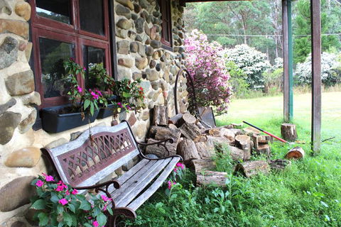 Rossiters’ Paintings - Accommodation 4U 3