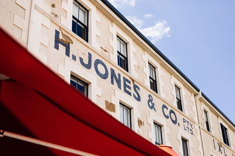 A Sommelier Guided Tour: Thursday Afternoon Wine Gin Cheese & Cocktails - Accommodation 4U 8