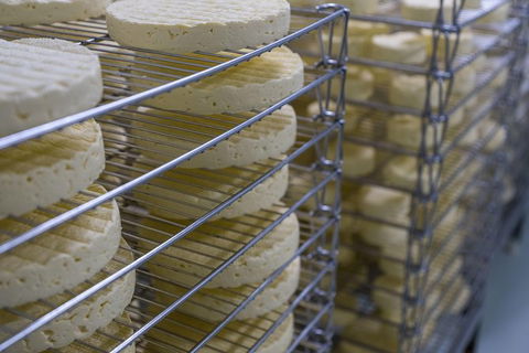 A Sommelier Guided Tour: Thursday Afternoon Wine Gin Cheese & Cocktails - Accommodation 4U 14