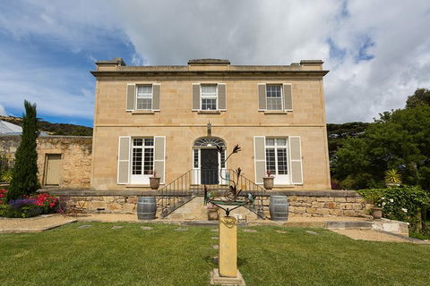 A Sommelier Guided Tour: Thursday Afternoon Wine Gin Cheese & Cocktails - Accommodation 4U 16