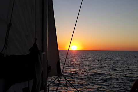 Sunset 3-Hour Cruise From Darwin Includes Dinner And Sparkling Wine - Accommodation 4U 5