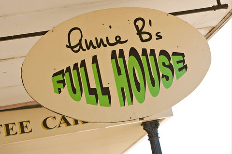 Annie B's Full House - Accommodation 4U 1