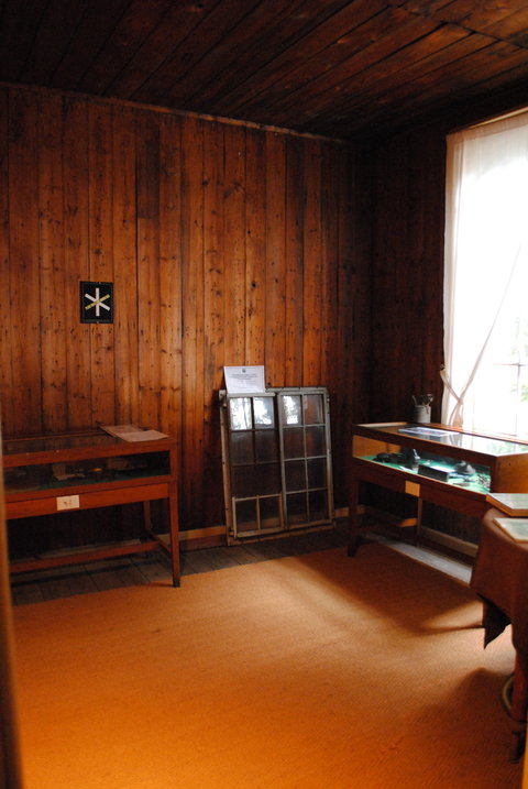 Portable Iron Houses - Accommodation 4U 1