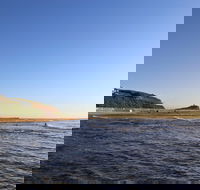 Nobbys Beach - Accommodation 4U