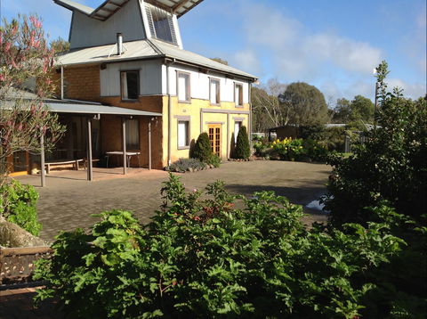 HIRL Hamilton Institute Of Rural Learning - Accommodation 4U 0