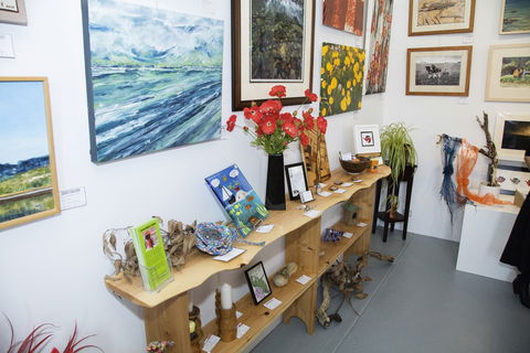 Lovett Gallery Cygnet - Accommodation 4U 0