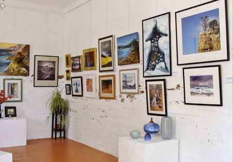 Lovett Gallery Cygnet - Accommodation 4U 2
