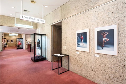 Tony Gould Gallery - Accommodation 4U 0