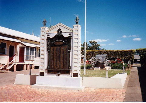 Gayndah War Memorial - Accommodation 4U 0