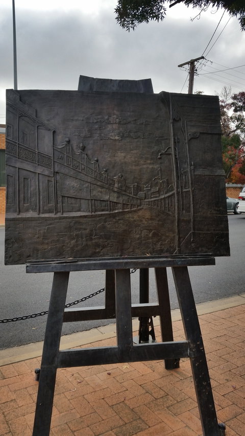 Russell Drysdale Easel Sculpture - Accommodation 4U 0