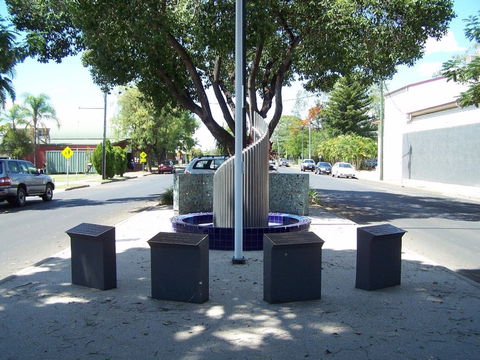 Emerald War Memorial - Accommodation 4U 0