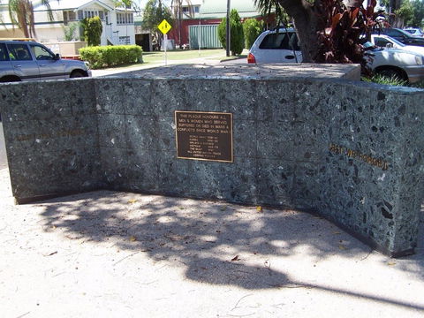 Emerald War Memorial - Accommodation 4U 1