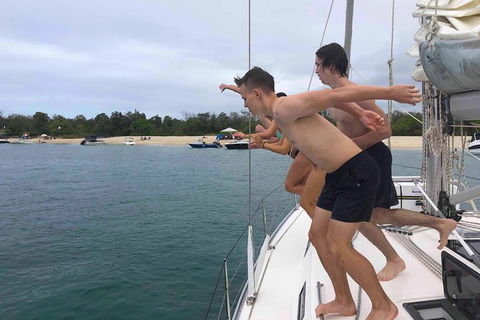 Sailing Curlew Escape On Moreton Bay - Accommodation 4U 11