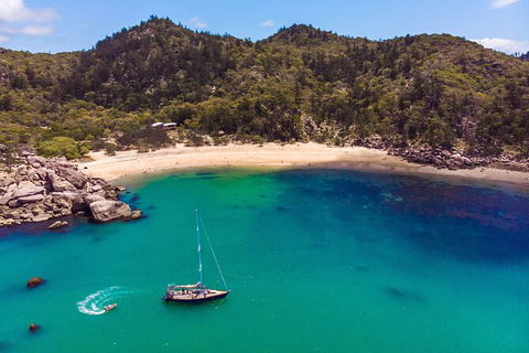 Helicopter And Magnetic Island Sailing - Accommodation 4U 5