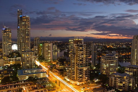 Gold Coast Airport Transfers : Gold Coast City To Airport OOL In Luxury Car - Accommodation 4U 5