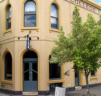 The College Lawn Hotel