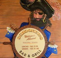 Schooners Bar  Grill