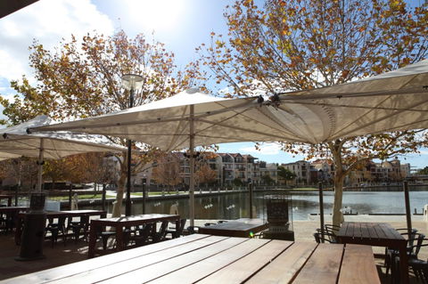The Royal On The Waterfront - Accommodation 4U 0