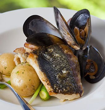 Chris's Beacon Point Restaurant - Accommodation 4U 3