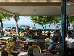 Apres Beach Bar & Grill - Palm Cove - Accommodation 4U 2