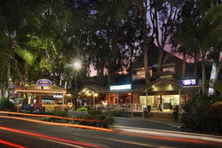 Apres Beach Bar & Grill - Palm Cove - Accommodation 4U 3