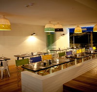 Deck Bar and Dining - Accommodation 4U