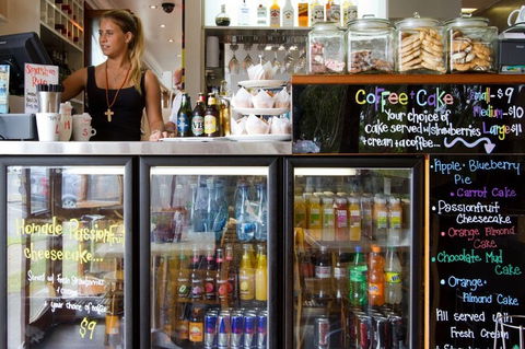 Cafe D'Bar Restaurant & Gallery - Accommodation 4U 5